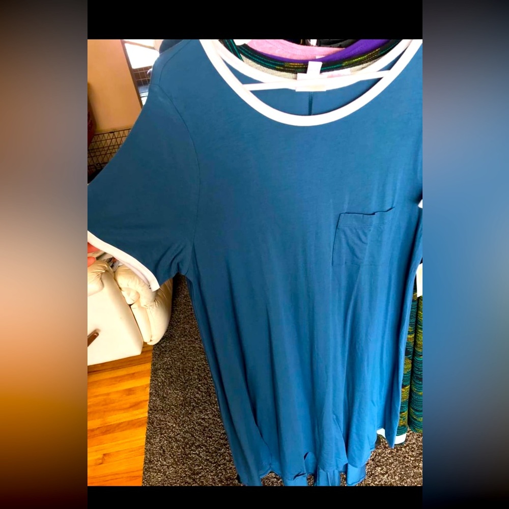 Lularoe Carly - Size L - NWT - retails for $35